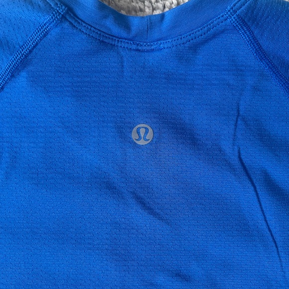 lululemon athletica Blue Crop Top Size 6 - Picture 3 of 3